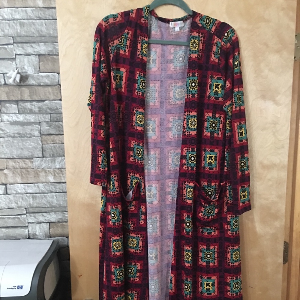NWOT LuLaRoe Sarah sweater M *flaw*
